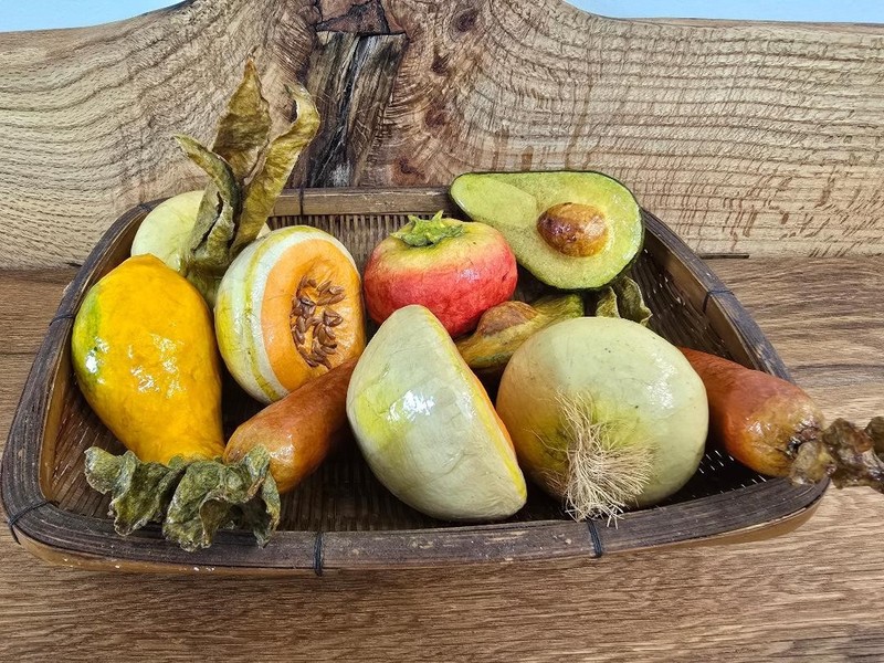 FANTASTIC PAPIER MACHE FRUIT AND VEGETABLES GROUP OF 10