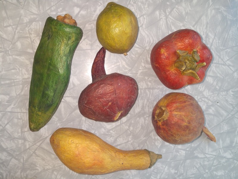 Lot of 15 Vintage Paper Mache Fruit & Veggie Mexican Folk Art Kitchen Home Decor gallery