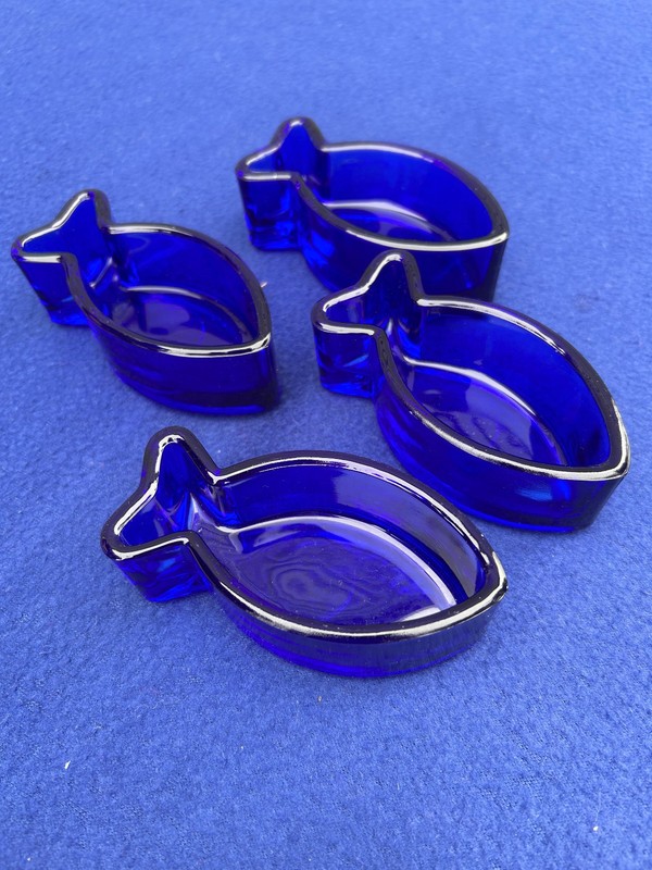 Cobalt Blue fish-shaped 2 oz glass condiment dishes Pier 1 set of four excellent