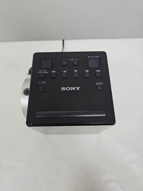 Sony ICF-C1PJ Alarm Clock Radio with Time Projector and Nature Sounds, USB plug gallery