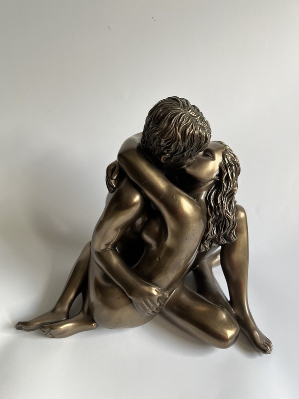 Couple Kissing Art Figure Decor Signed By Q. Tupton Color Dark Bronze Resin