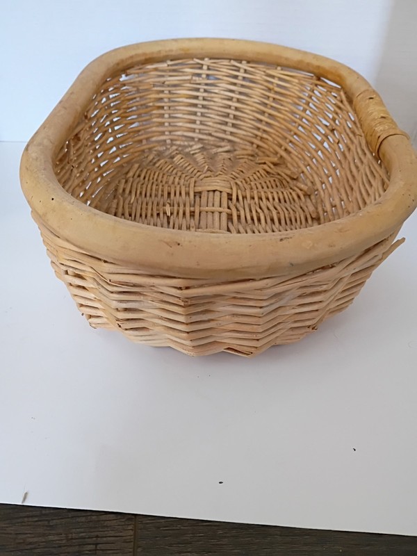 Small Beige Wicker Oval Freestanding Basket, H 10 in, 5-15 L x 6-12 W