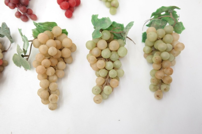 Bunches of Plastic Grapes Fake Fruit Green And Red Lot of 9 TF gallery