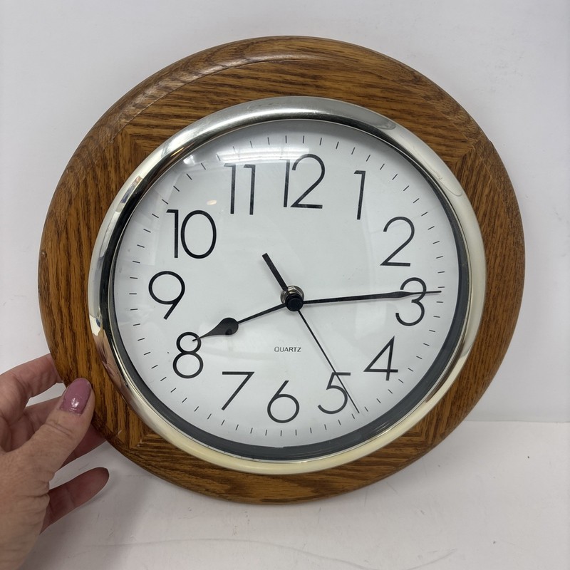 Young Town Quartz Wall Clock W/ Brass & Wood Trim White W/ Black Numbers Tested