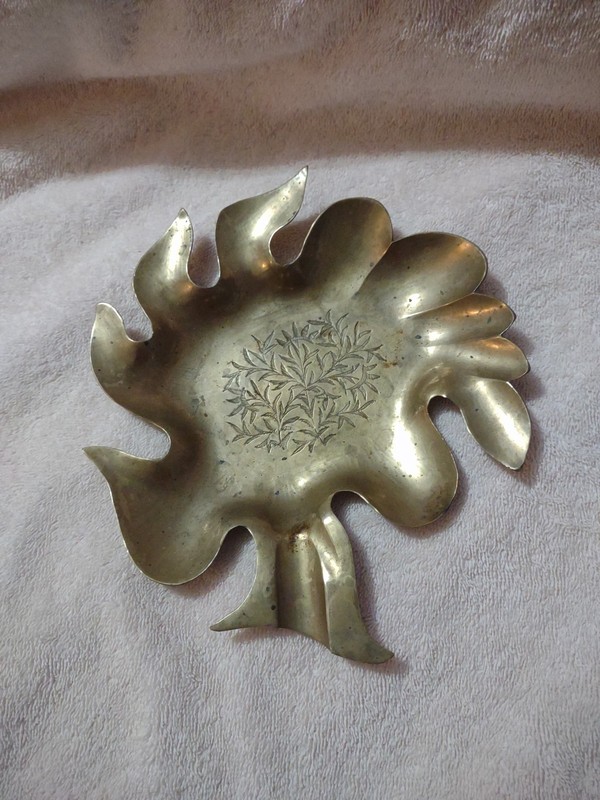 Vintage Solid Brass Leaf Shaped Cigar Cigarette Ashtray Trinket Dish