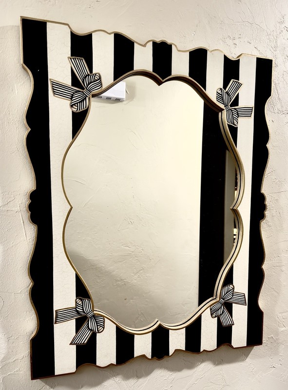 Mackenzie Pretty as a Bow Hall Mirror Childs 28″ x 22″ New
