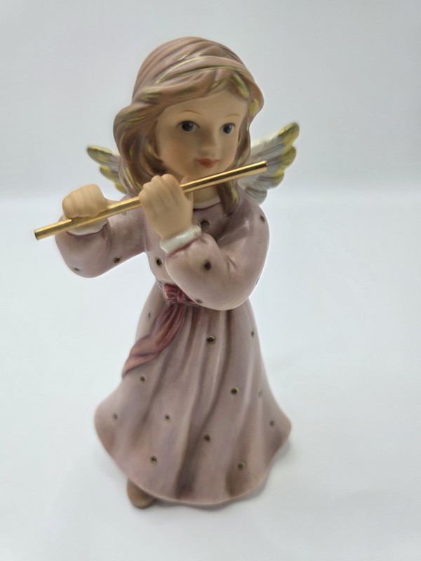 2003 Goebel Figurine Annual Angel – Himmlische Klange. No Box