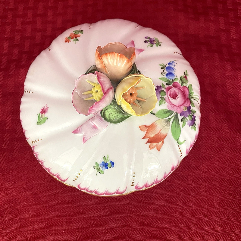 HEREND COVERED TRINKET/CANDY DISH WITH FLORAL FINIAL #6170 gallery