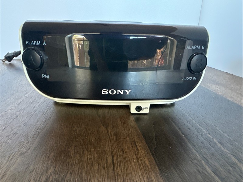 Sony Dream Machine FM/AM CD Player Dual Alarm Clock Radio ICF-CD815 Tested Works gallery