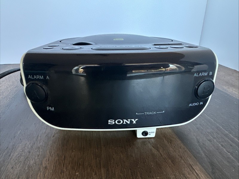 Sony Dream Machine FM/AM CD Player Dual Alarm Clock Radio ICF-CD815 Tested Works gallery