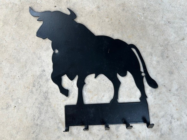 Vtg Metal Key Holder in shape of Bull with 5 Hooks , 6-5 in x 5 in, from Spain