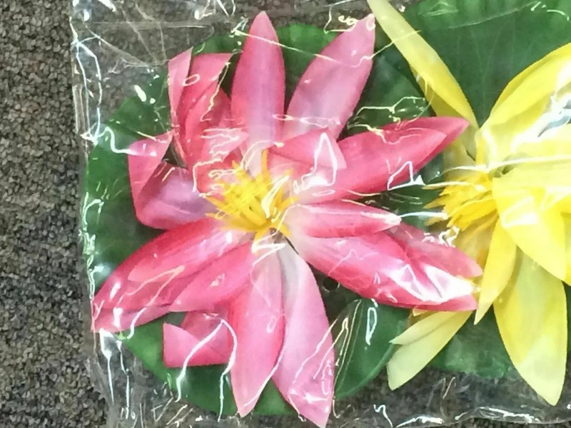 3 FLOATING ARTIFICIAL BLOOMING WATER LILY FLOWERS FOR POND 6 inches gallery