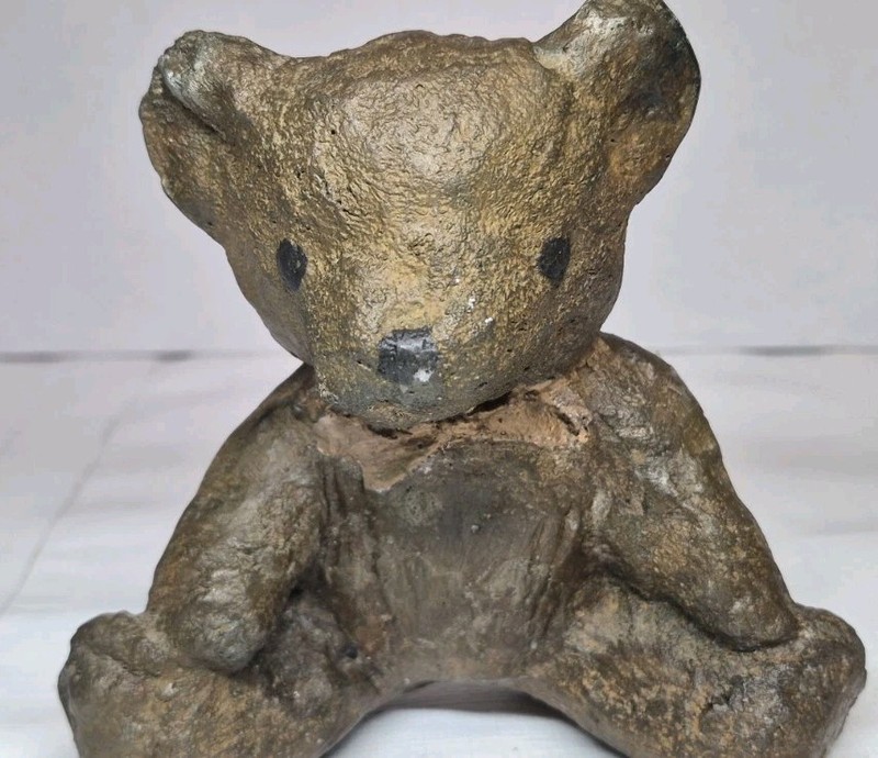 Vintage Rustic Metal Heavy 8lbs Cast Iron Teddy Bear Plush Bowtie 6″ Doorstop