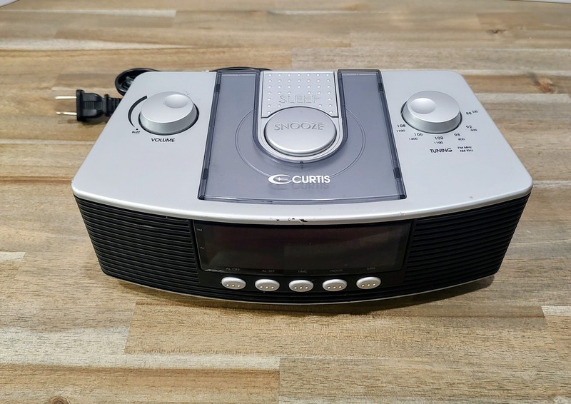Curtis AM/FM Alarm Clock Radio Model CR1336 Tested And Works