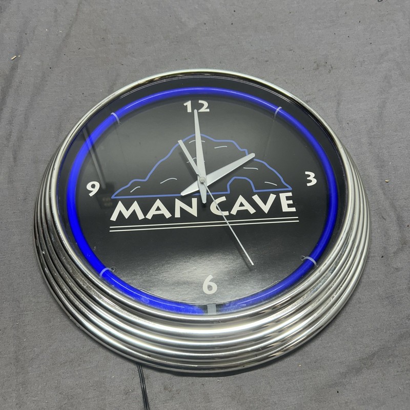 MAN CAVE NEON QUARTZ CLOCK 15″ ROUND CHROME TRIM (BLUE NEON LIGHT DOES NOT WORK)