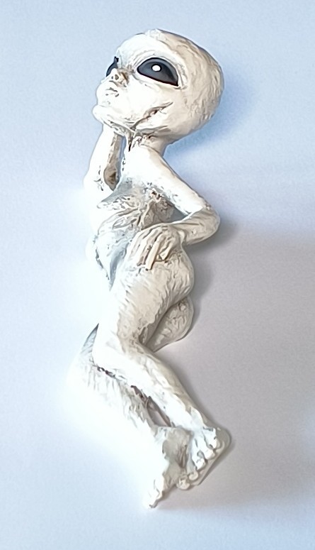 Sexy Alien 6″ Lying Extraterrestrial Resin Figure gallery