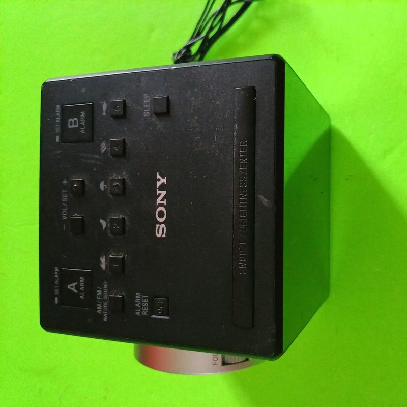 Sony ICF-C1PJ FM/AM Clock Radio Dual Alarm, Time Projection, USB, LED, Black