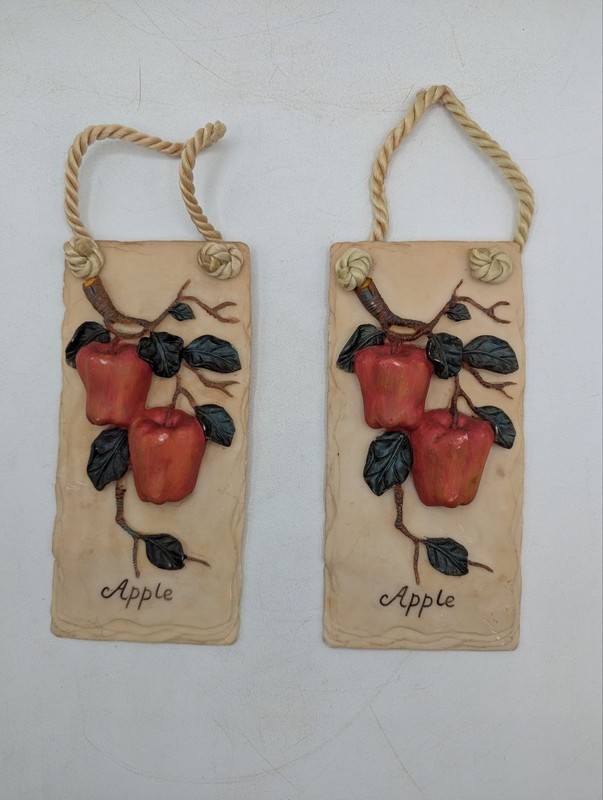 Set of 2 Apple Kitchen Wall Hanging Plaques Rustic Fruit with Rope Handles -EB12