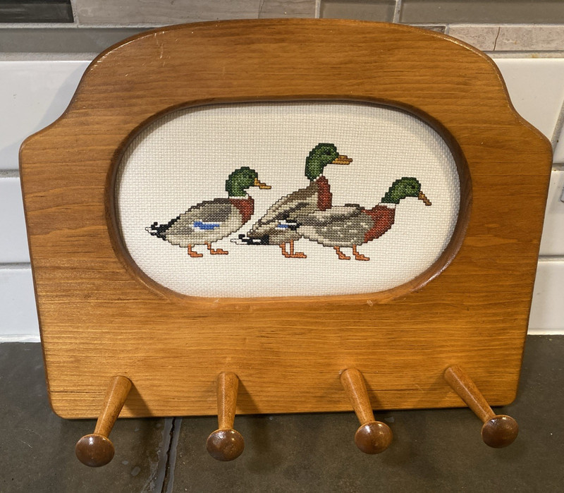 Vintage Wooden Peg Key Holder/Coat Rack Wall Hanging Needlepoint Ducks