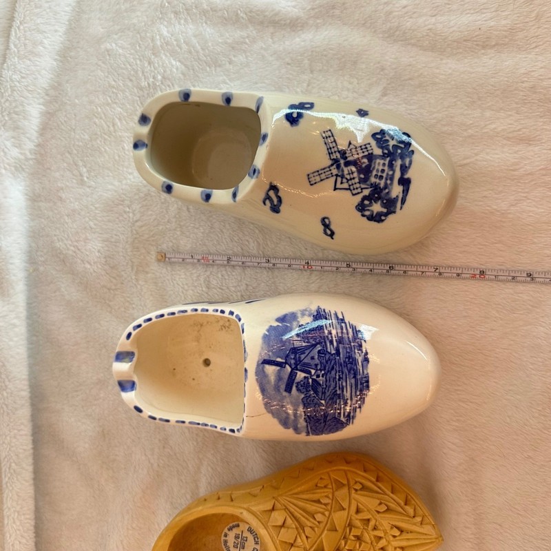 Unbranded Dutch Clog Souvenir Set Blue White Vintage Ceramic Wood Ashtray 3pc gallery