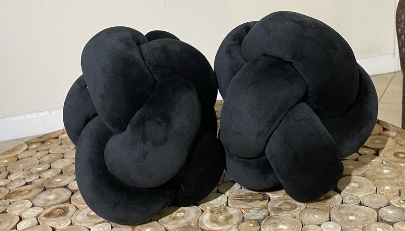 NWT-2 Room Essentials Knot Mod Art Deco 11″ Jet Black Velvet Pillows Memory Foam