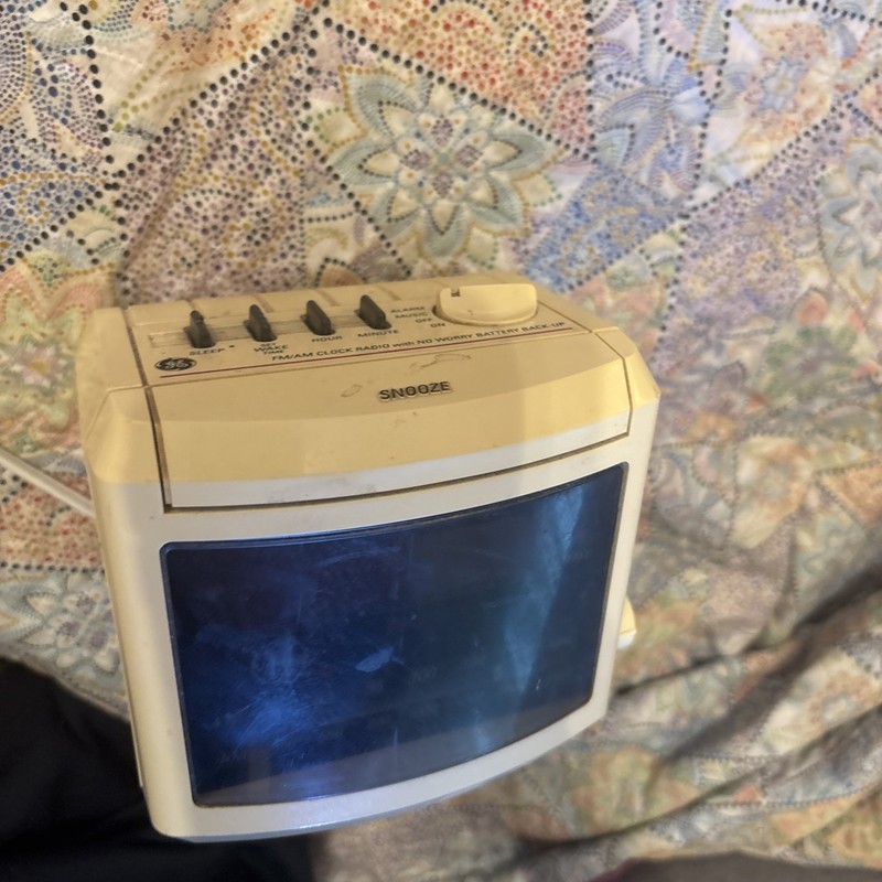 GE General Electric EA 7-4606WHB AM/FM Digital Alarm Clock Radio Vintage Retro