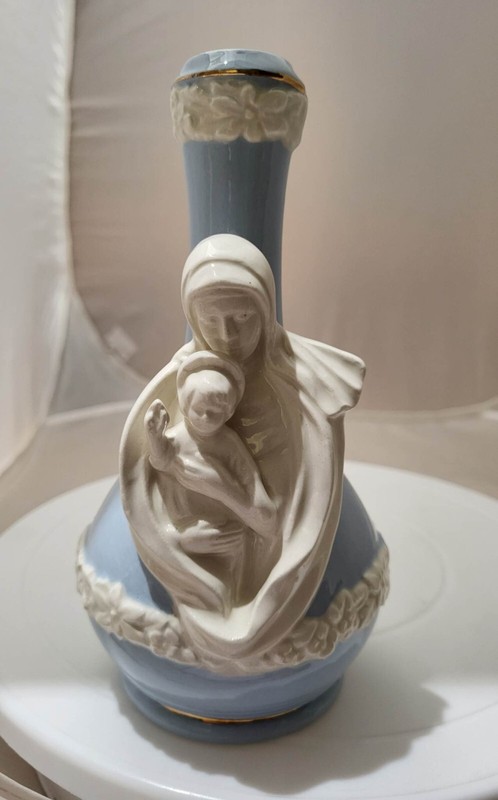 VINTAGE OUR LADY OF THE SNOWS VASE ~ Madonna & BABY JESUS -7 1/4in”