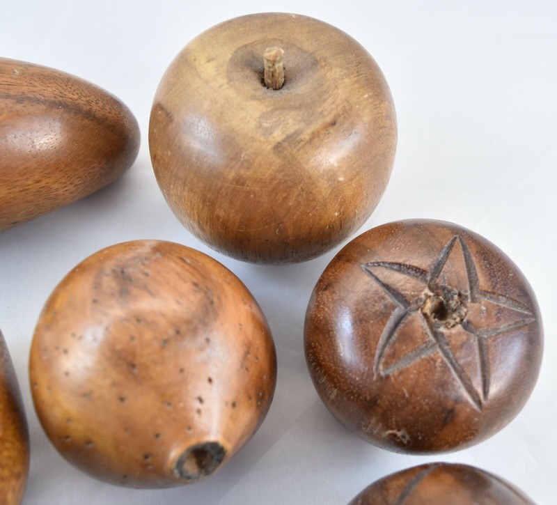 Lot of 12 Pieces Wooden Fruit and Vegetables Wood Grapes Banana Squash Other gallery