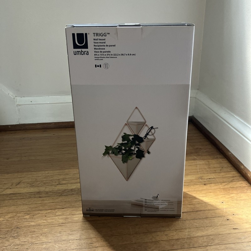 Umbra Trigg Hang Planter White Vase Gold Brass Geometric Wall Decor Ceramic gallery