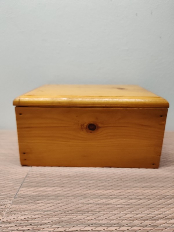 Handmade Pinewood Keepsake Box With Fitted Lid 8in x 6in x 4in