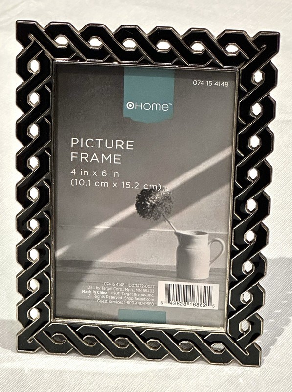 NEW SILVER & BLACK ENAMEL CHAIN LINK PICTURE FRAME FOR 4 X 6 PHOTOS