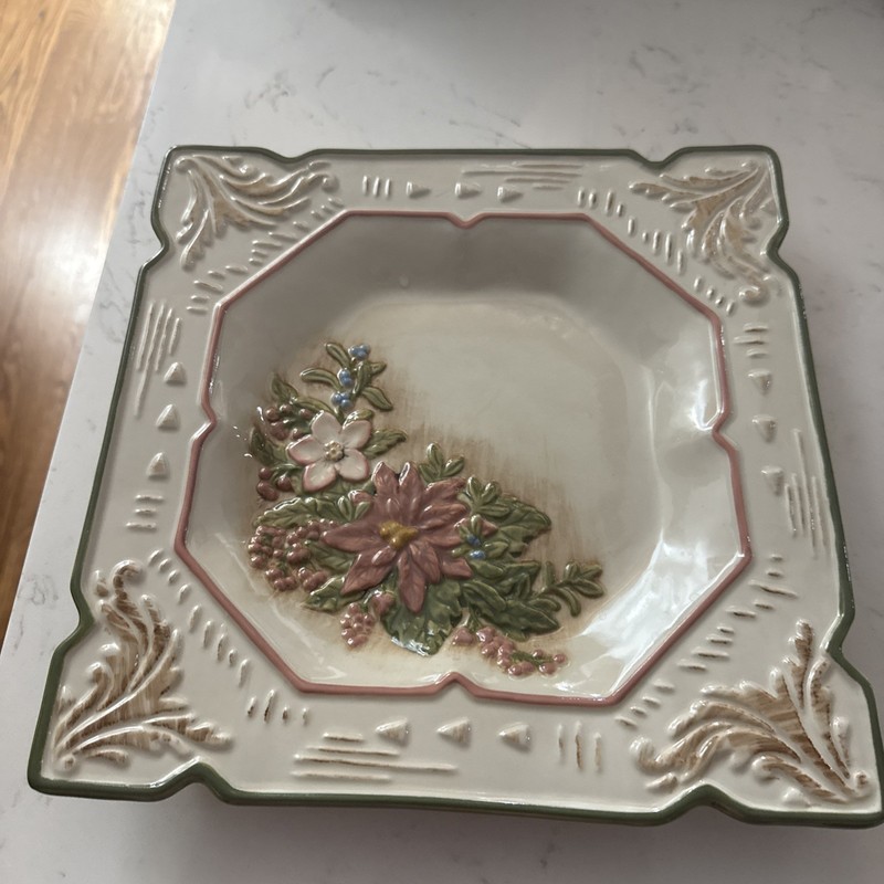 MWW Manual Woodworkers Market Poinsettia Berries Square Plate 11-3/8” Square