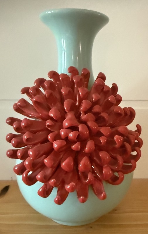 ANTHROPOLOGIE CERAMIC BLUE GREEN VASE RED BLOOM CHRYSANTHEMUM FLOWER RARE DAMAGE