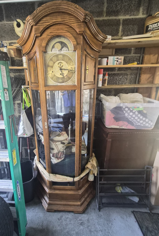 Howard Miller 610-440 Grandfather Clock Chain-Driven Westminster Chime Pendulum