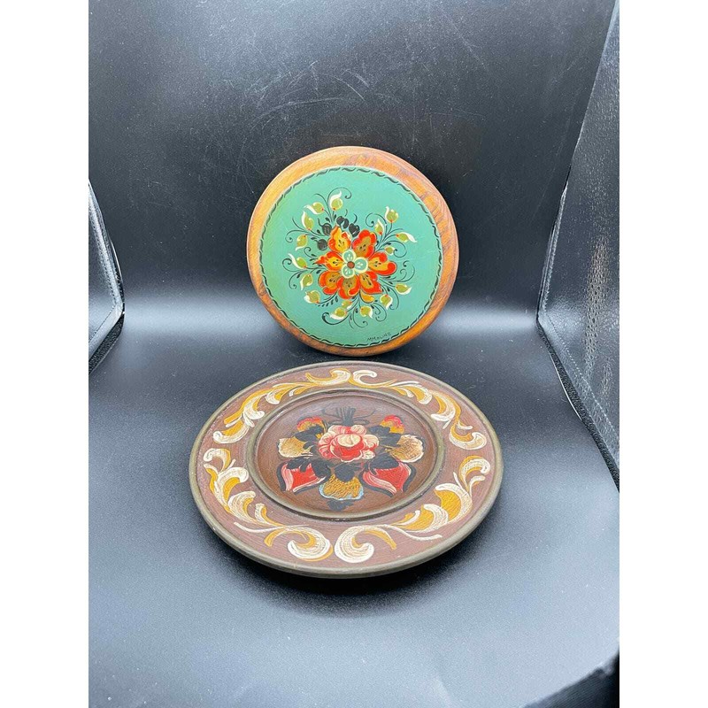 Scandinavian Norwegian Rosemaling Plates Wall Hanging Set of 2 Hand Painted