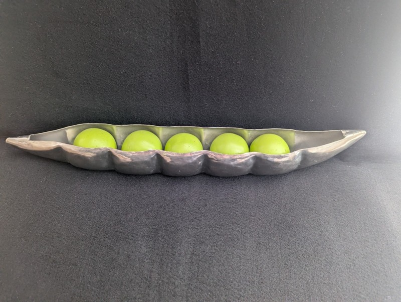 Metal Pea Pod Sculpture,17 inches,w/ 5 Green Wooden Peas,Each 6 1/2″ in diameter