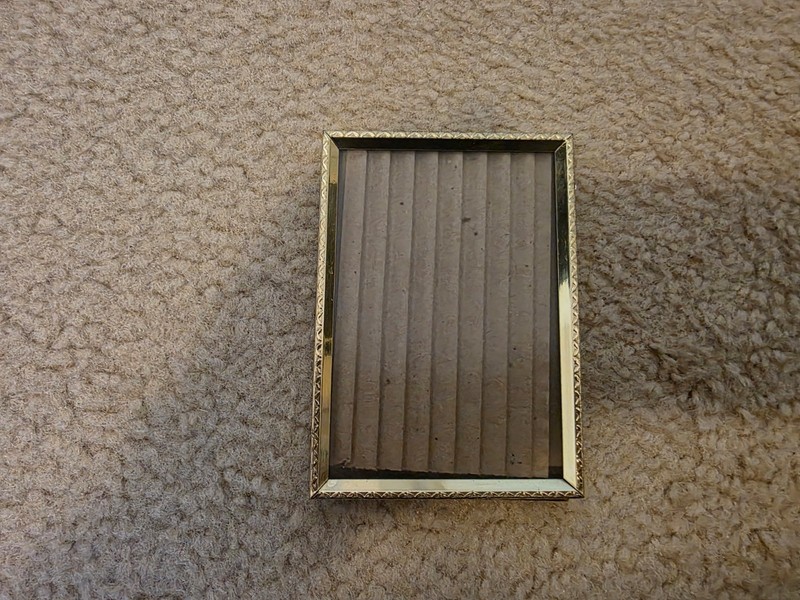 Picture Frame (Metal 3 1/8 in x 5 1/8 in)