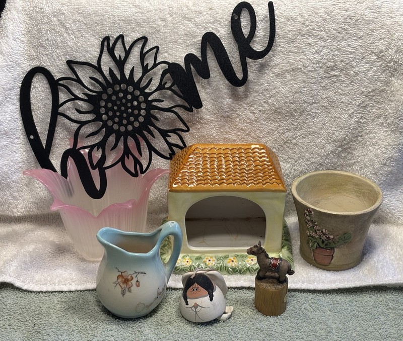Lot Of (7) Home Decor Ceramic & Resin Coffe Table/wall Displays