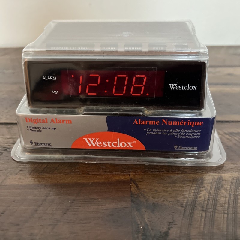 Westclox 22690 Retro Wood Grain LED Alarm Clock, 0.6-Inch-Alarm not working /