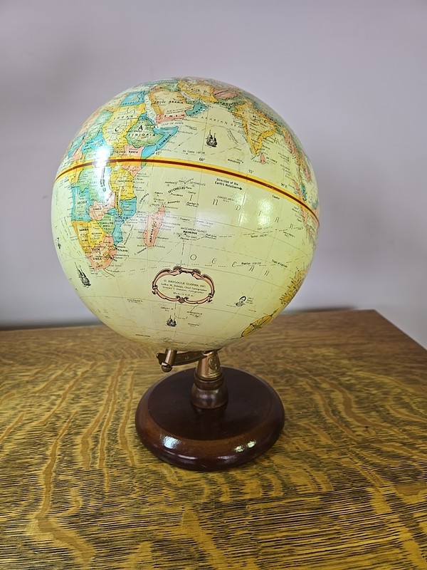 9" Diameter Globe (Replogle) World Classic Series with Round Wooden Base gallery
