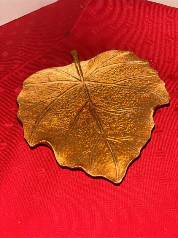 Vintage Gold Tone Leaf dish, beautiful , 4.5 X 5” Resin very solid and detailed