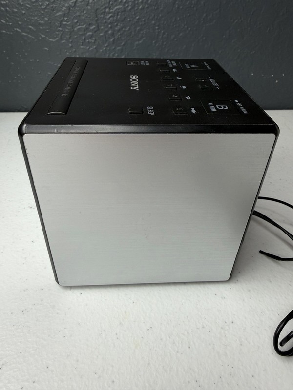 Sony ICF-C1PJ Projection Alarm Clock Radio AM/FM Dual Alarm USB Tested gallery