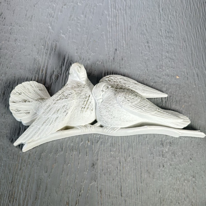 Burwood Products Vintage Wall Hanging Plaque Love Birds Doves Plastic #2024