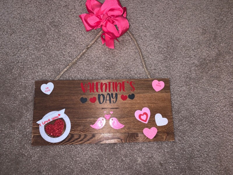 Valentine’s Day Wood Plaque made from Cricut