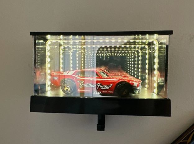 Key Holder for Wall, Infinity Garage Key Hanger with LED Lights, Mirrored Key