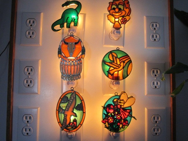VTG LOT OF 6 BEAUTIFUL ASSTD-STAINED GLASS STYLE NIGHT LITE LIGHTS /SUNCATCHERS
