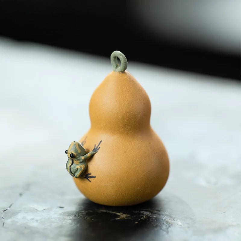 4.1CM Yixing Purple Clay Spraying Water Frog Gourd Tea Pet Statue Ornament gallery