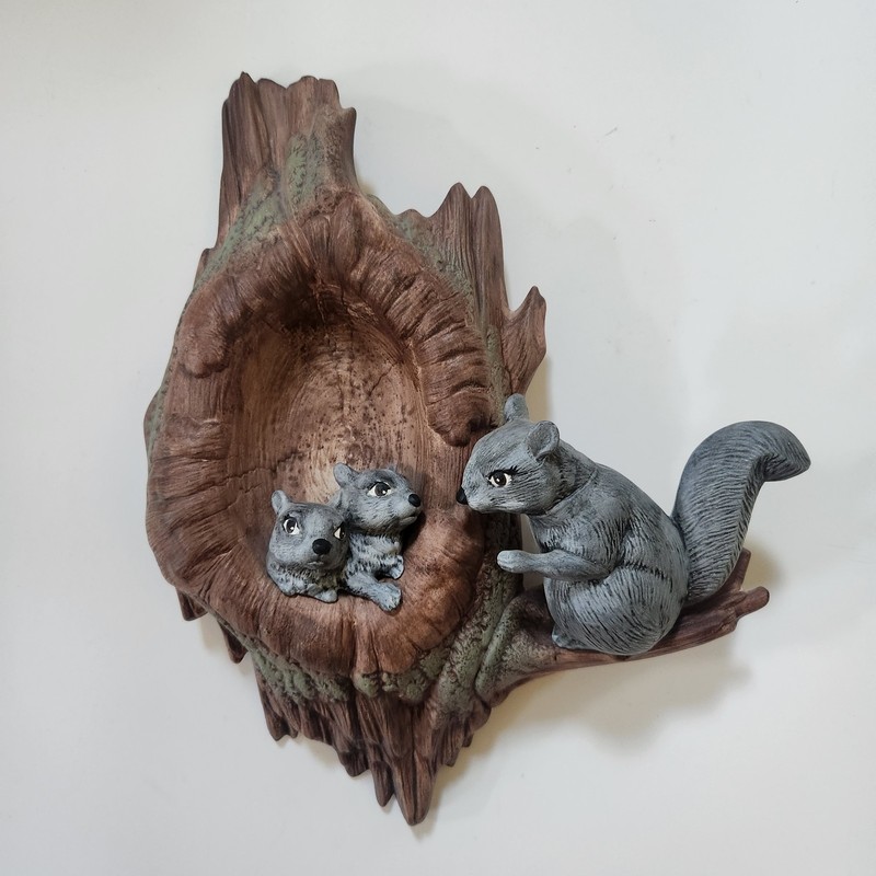Vintage 3D Painted 13″ Ceramic Squirrel Family Tree Wall Hang Plaque Decor 🐿