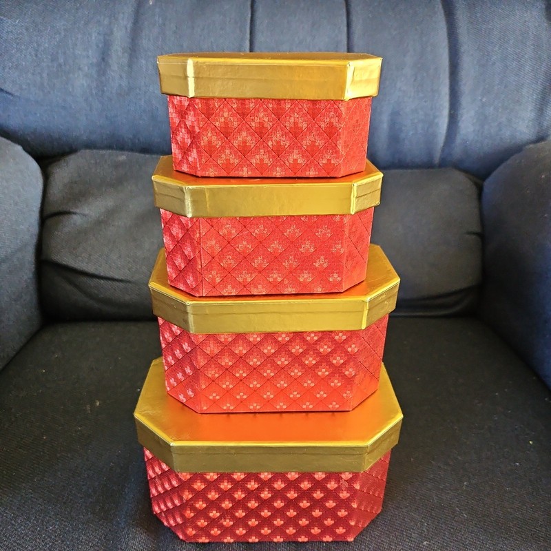 Red/Gold Nesting Gift Trinket Boxes Decorative Boxe/Lids in 4 Assorted Sizes EUC