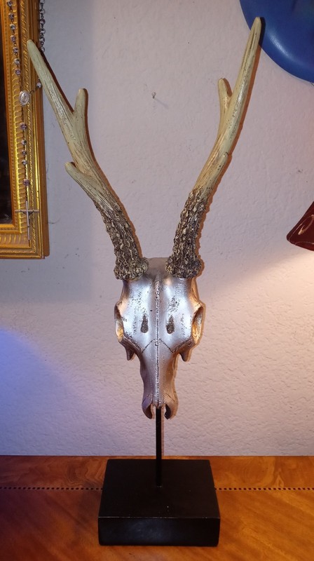 Decorative Deer Skull Sculpture With Antlers On Stand Gothic Table Decoration
